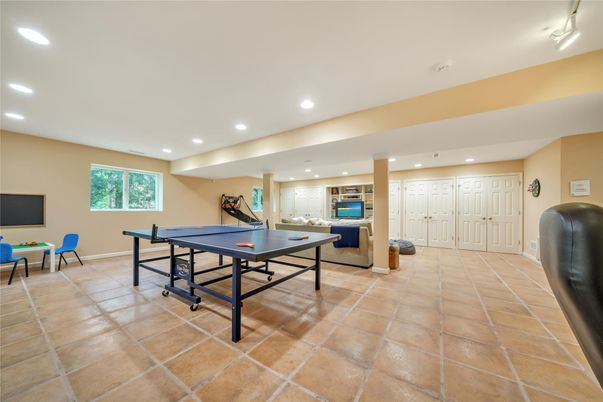 Game Room, Interior, Recessed Lighting
