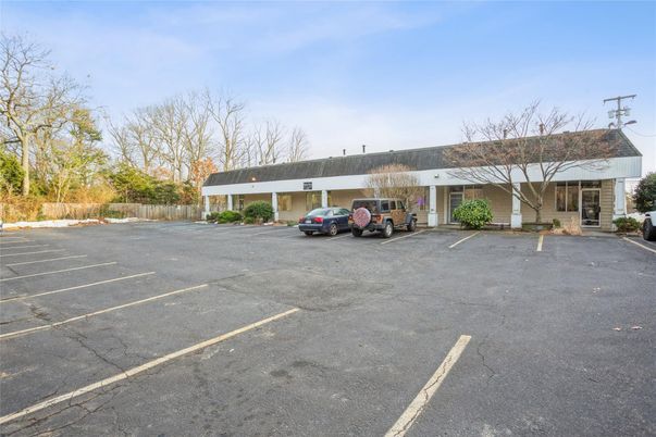 Attached, Exterior, Facade, Ranch
