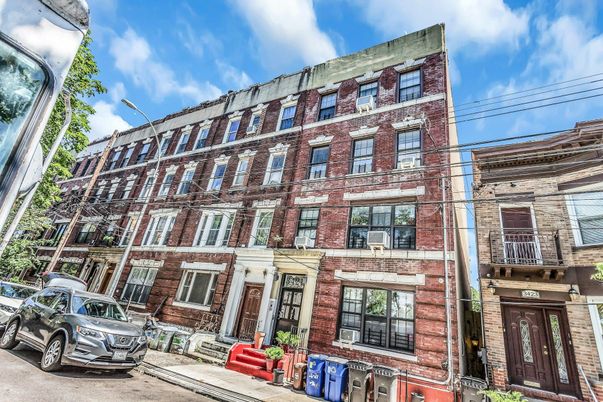 Exterior, Facade, Brick Facade, Rowhouse