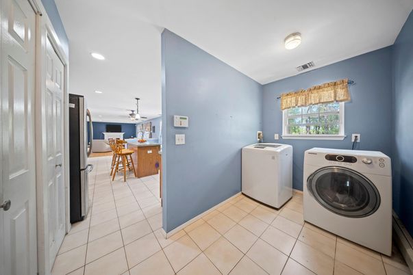 Dining room, Interior, Recessed Lighting, Washer