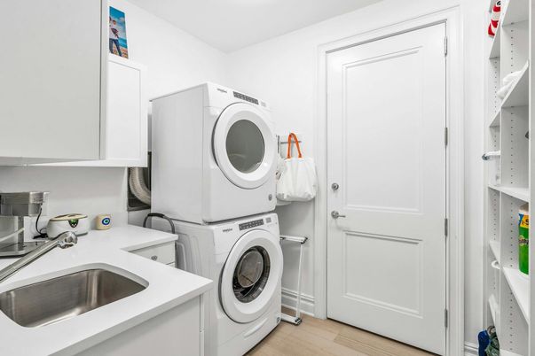 Interior, Washer, Wood Texture Flooring