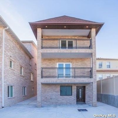 Exterior, Facade, Brick Facade, Rowhouse
