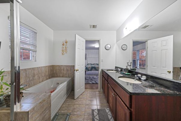 Bathroom, Dual Sink Vanities, Interior
