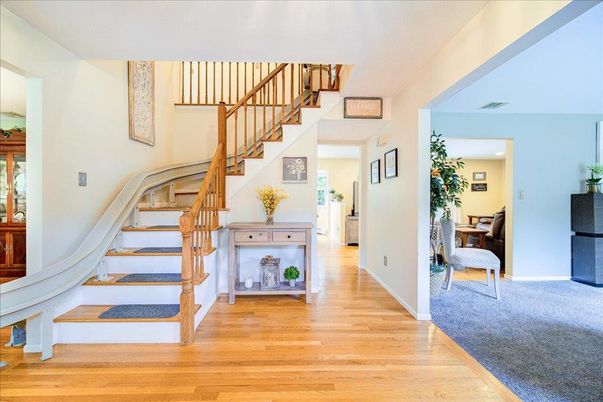 Interior, Recessed Lighting, Wood Texture Flooring
