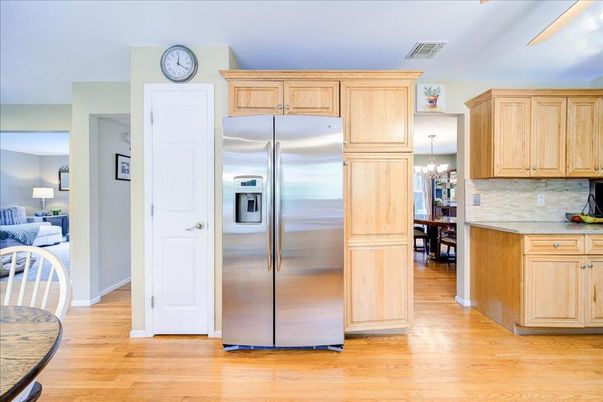 Chandelier, Dining room, Interior, Kitchen, Stainless Steel Appliances, Wood Texture Flooring