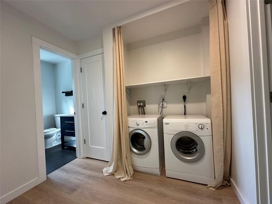 Interior, Utility Closets, Washer, Wood Texture Flooring