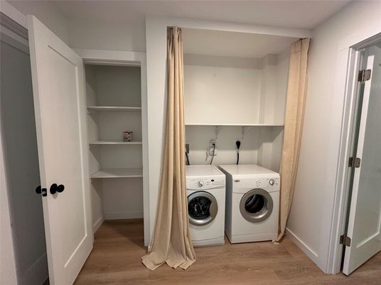Interior, Utility Closets, Washer, Wood Texture Flooring