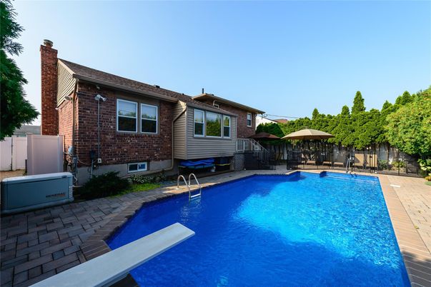 Exterior, Pool