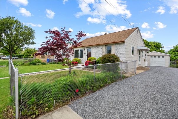 Detached Garage, Exterior
