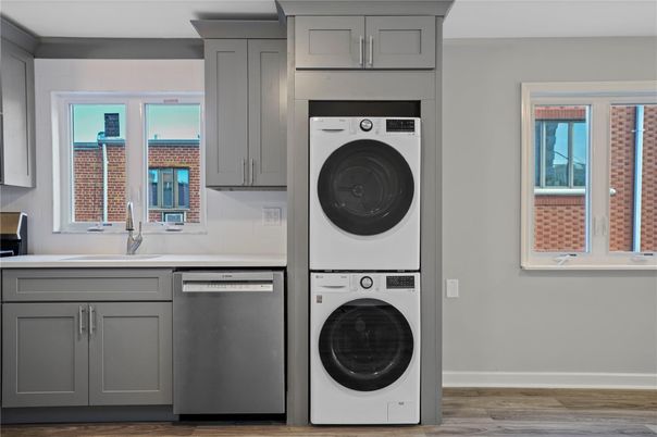 Interior, Kitchen, Utility Closets, Washer, Wood Texture Flooring