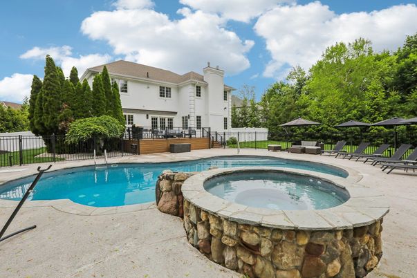 Exterior, Pool