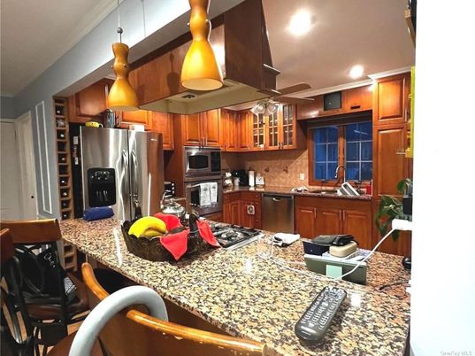 Interior, Kitchen, Pendant Lights, Recessed Lighting, Stainless Steel Appliances
