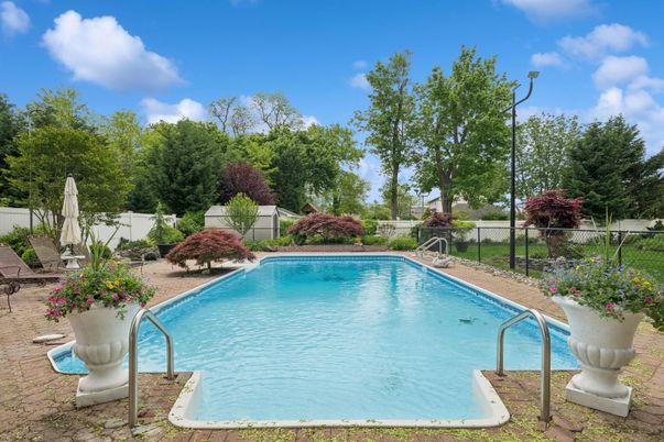 Exterior, Pool