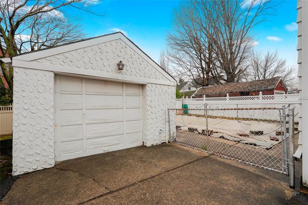Detached Garage, Exterior