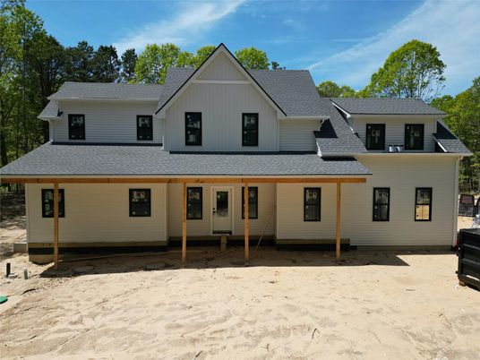 Exterior, Facade, Farmhouse