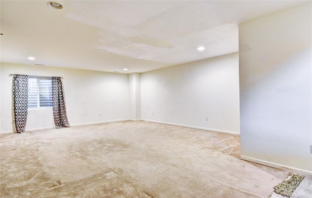 Empty room, Interior, Recessed Lighting