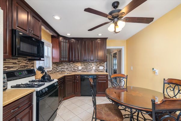 Dining room, Interior, Kitchen, Recessed Lighting