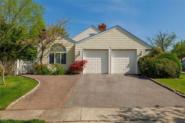 Attached, Exterior, Facade, Ranch