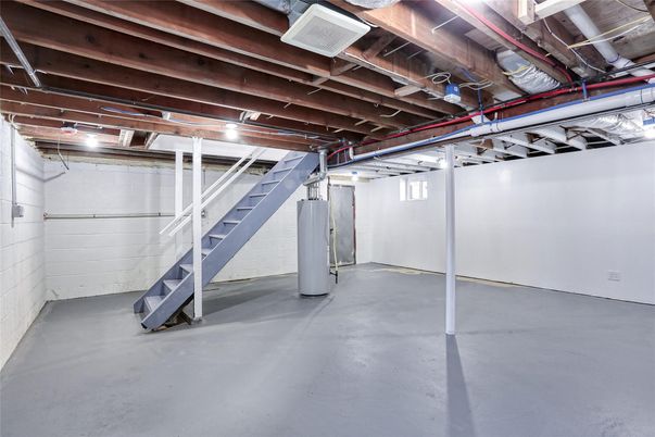 Garage, Interior, Wooden Beams