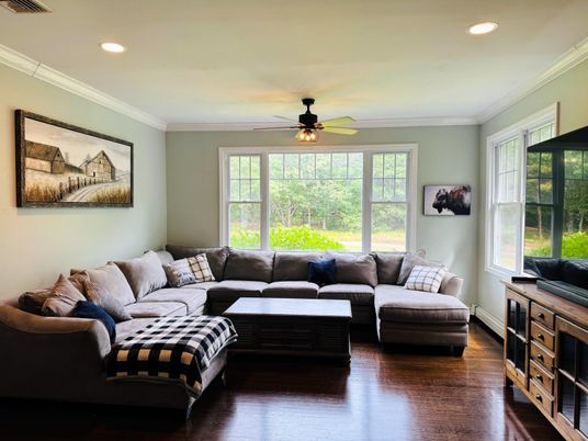 Interior, Living room, Recessed Lighting, Wood Texture Flooring