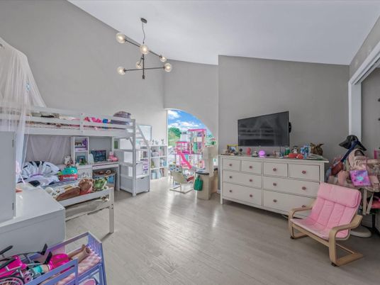 Interior, Pendant Lights, Walk-in Closets, Wood Texture Flooring