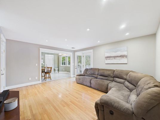 Interior, Living room, Recessed Lighting, Wood Texture Flooring