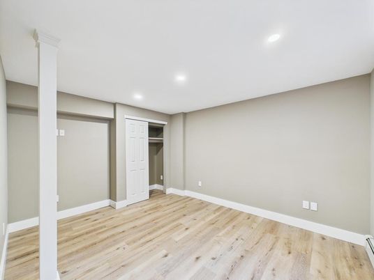 Empty room, Interior, Recessed Lighting, Wood Texture Flooring