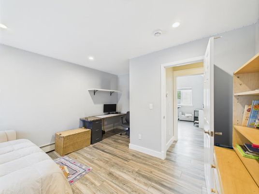 Interior, Recessed Lighting, Wood Texture Flooring