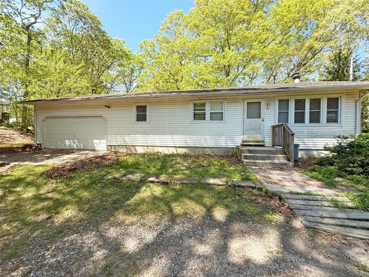 Attached, Exterior, Facade, Ranch