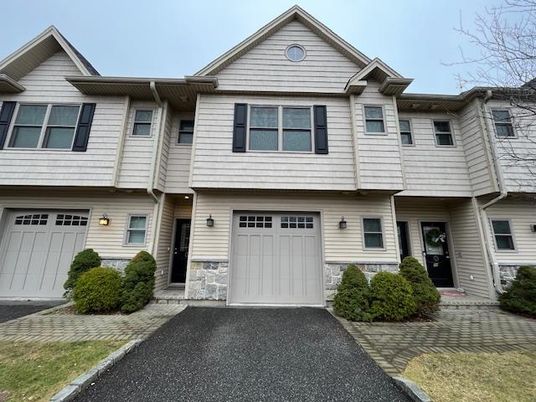 Attached, Exterior, Facade, Rowhouse