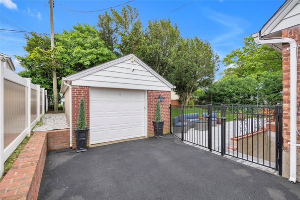 Detached Garage, Exterior