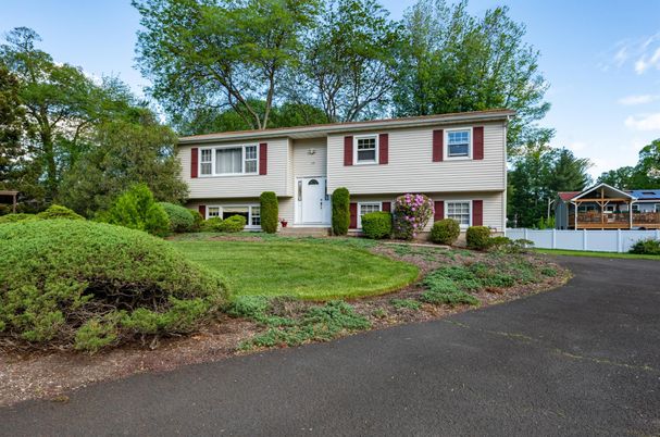 Exterior, Facade, Raised Ranch