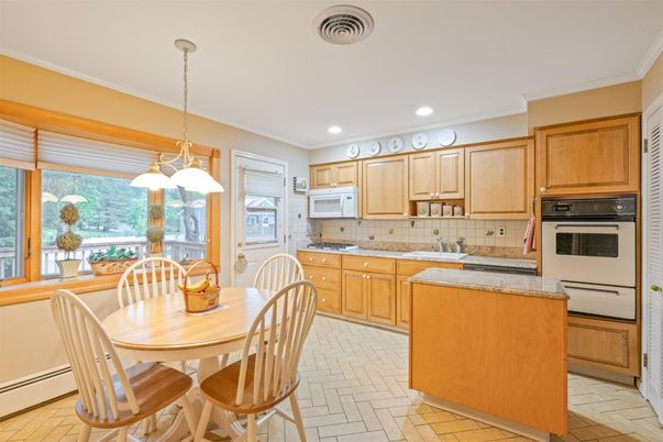 Dining room, Interior, Kitchen, Pendant Lights, Recessed Lighting, Tile Countertops
