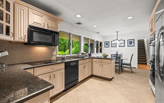 Dining room, Interior, Kitchen, Pendant Lights, Recessed Lighting
