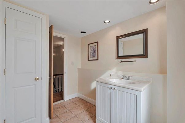 Bathroom, Interior, Recessed Lighting