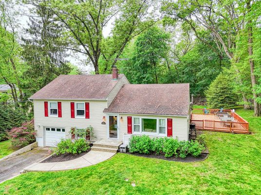 Attached, Exterior, Facade, Cape Cod