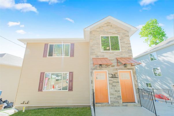Exterior, Facade, Rowhouse