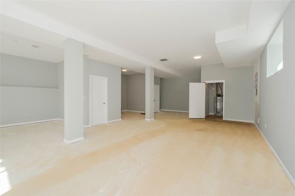 Empty room, Interior, Recessed Lighting