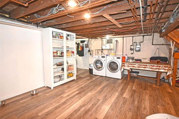 Interior, Utility Closets, Washer, Wood Texture Flooring