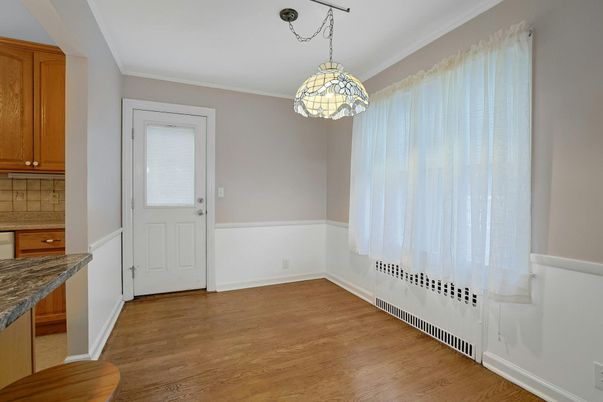 Interior, Pendant Lights, Wood Texture Flooring