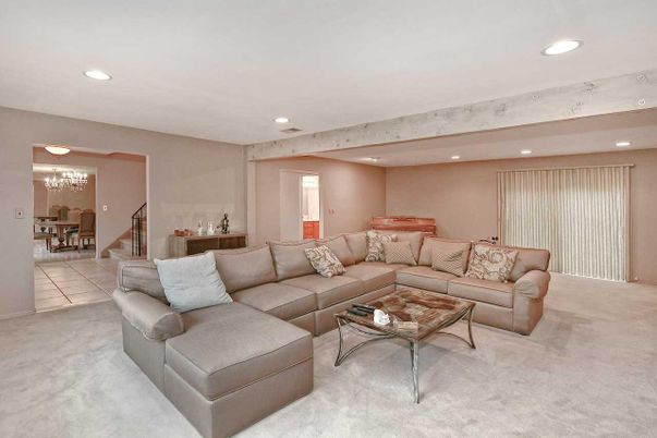 Chandelier, Dining room, Interior, Living room, Recessed Lighting, Wooden Beams
