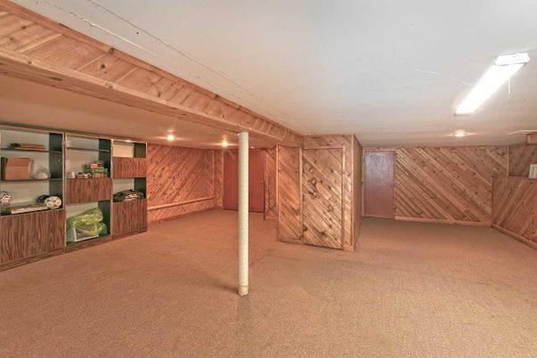 Empty room, Interior, Marble Walls, Recessed Lighting