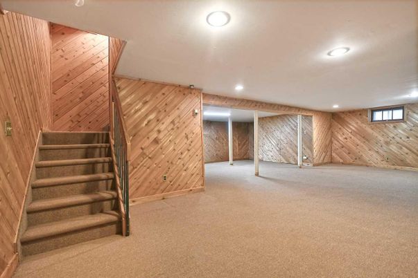 Empty room, Interior, Recessed Lighting, Wooden Walls