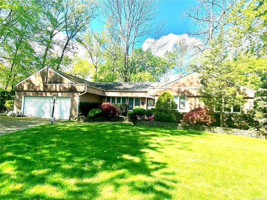 Backyard, Detached Garage, Exterior, Facade, Brick Facade, Ranch