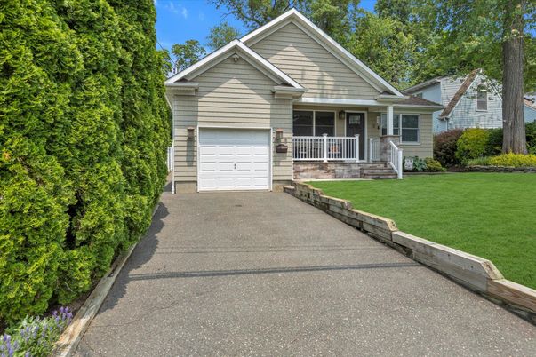 Attached, Exterior, Facade, Ranch