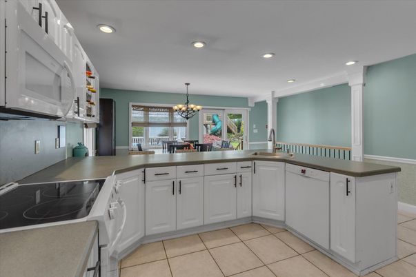 Chandelier, Dining room, Interior, Kitchen, Recessed Lighting