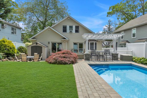 Exterior, Pool