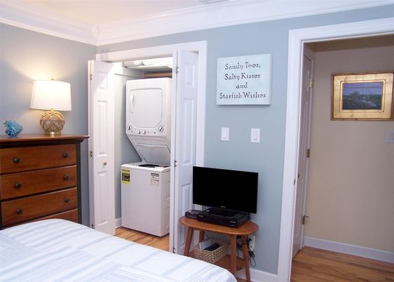 Interior, Utility Closets, Washer, Wood Texture Flooring