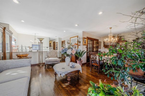 Chandelier, Dining room, Interior, Recessed Lighting, Wood Texture Flooring