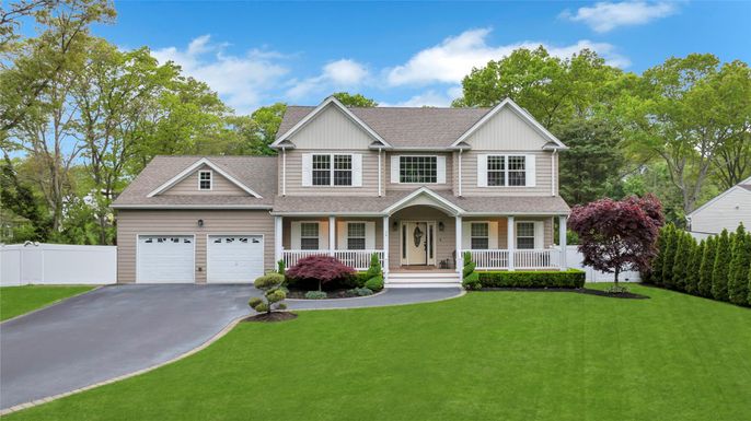Attached, Exterior, Facade, Farmhouse